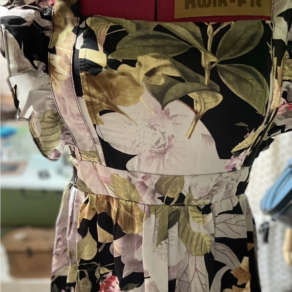 Mini dress, padded and lined